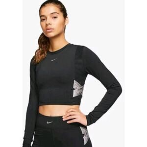 nike training aeroadapt crop top in black